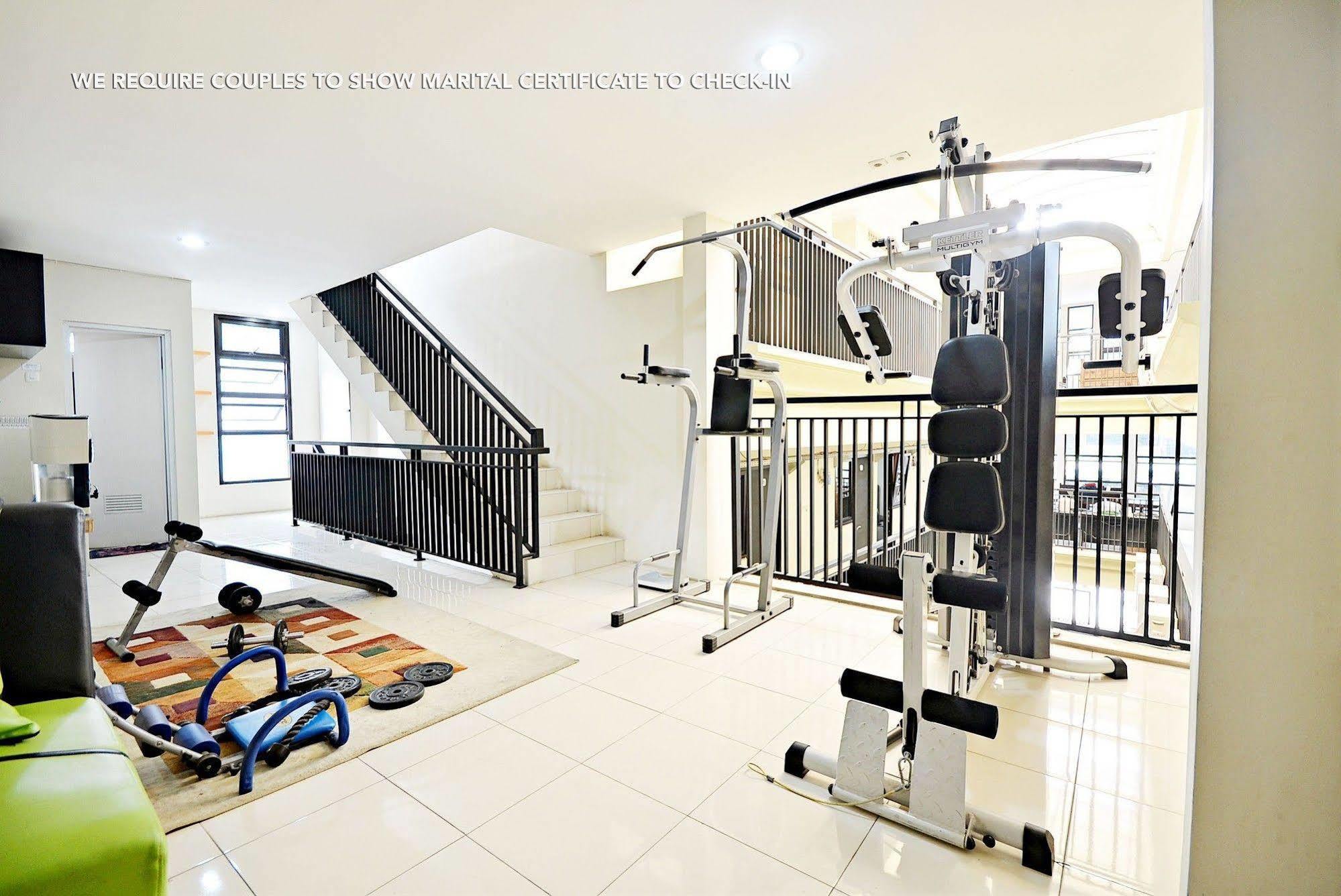 Zen Rooms Kuningan Syariah Jakarta Exterior foto