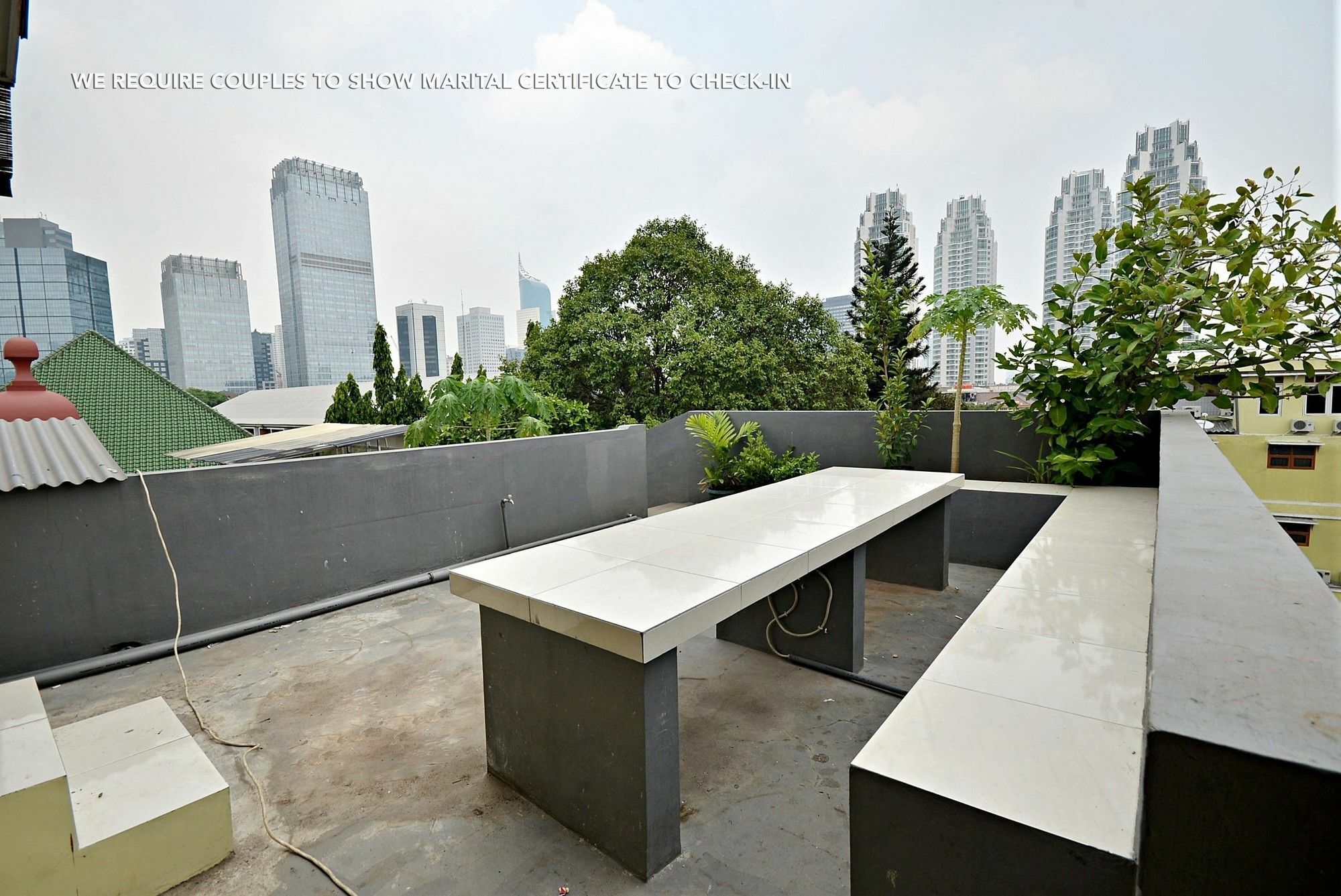 Zen Rooms Kuningan Syariah Jakarta Exterior foto